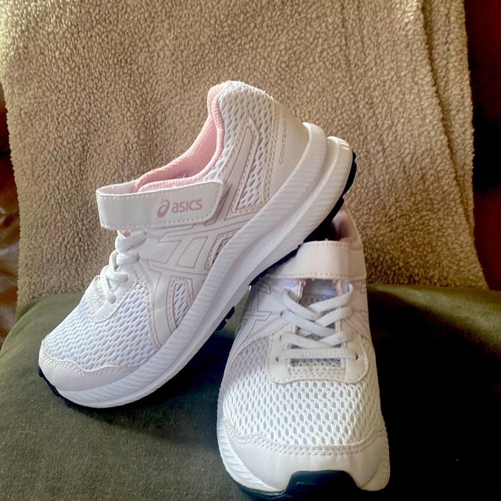 ASICS white girls tennis shoes